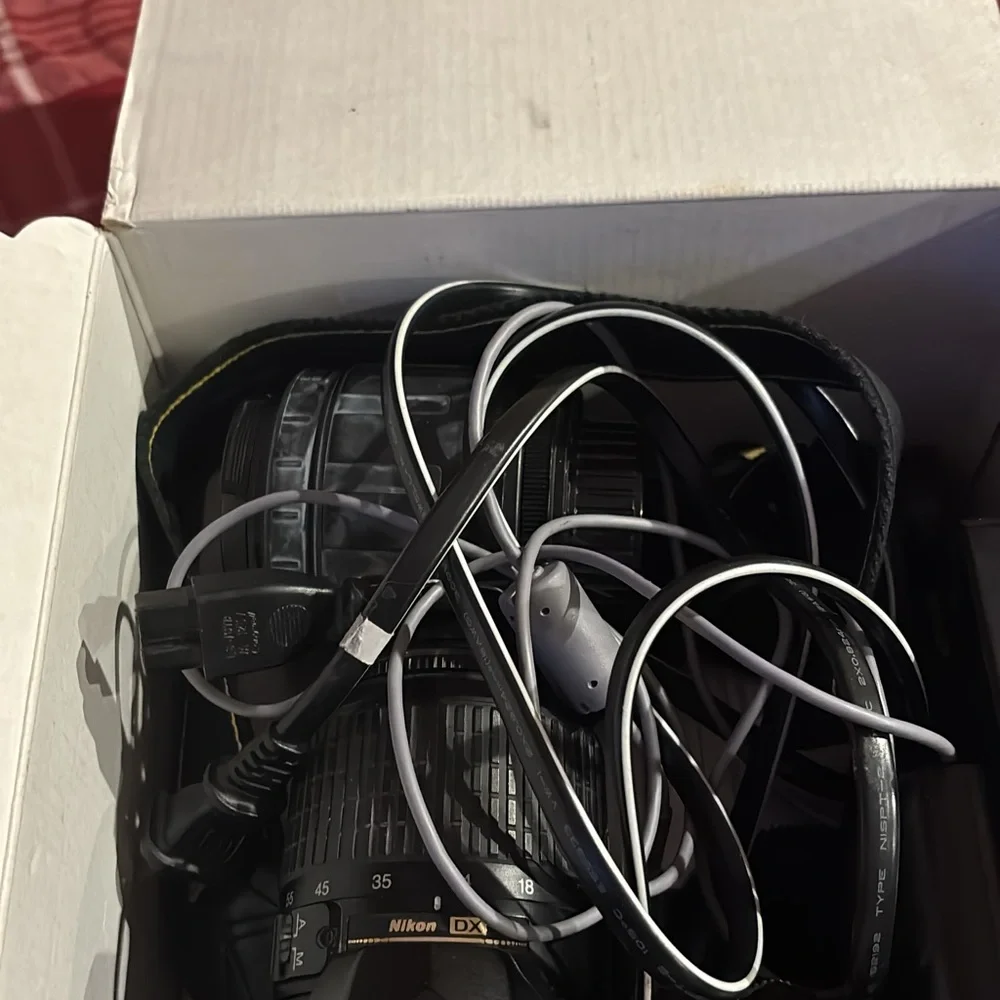 Digital camera Nikon - Picture 2 of 7